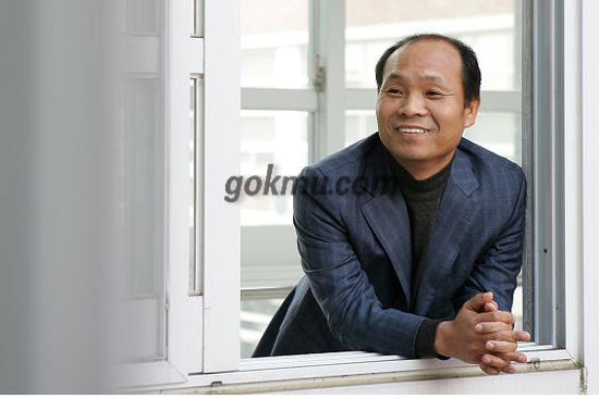 시집 ‘새벽의 내력’을 발간한 김진환 동문 김진환 씨 제공